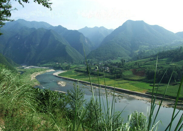 六祖祖坟风水（出大富祖坟风水实例）