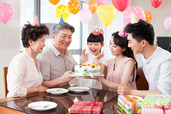 梦见生活不检点的女人（已婚女人梦见美女）
