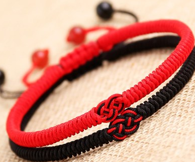 本命转运珠红绳黑绳有什么讲究,转运珠黑绳和红绳有什么含义