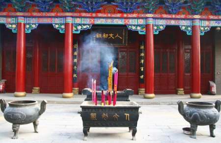 去寺庙怎么求姻缘实现的快一些,能同时去两个寺庙求姻缘吗