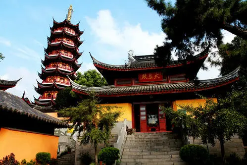 南京鸡鸣寺哪个佛是求姻缘的,南京鸡鸣寺算命的灵吗