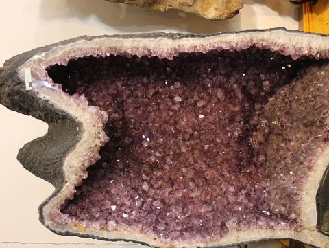 紫水晶洞招财吗,紫晶洞什么形状比较好风水