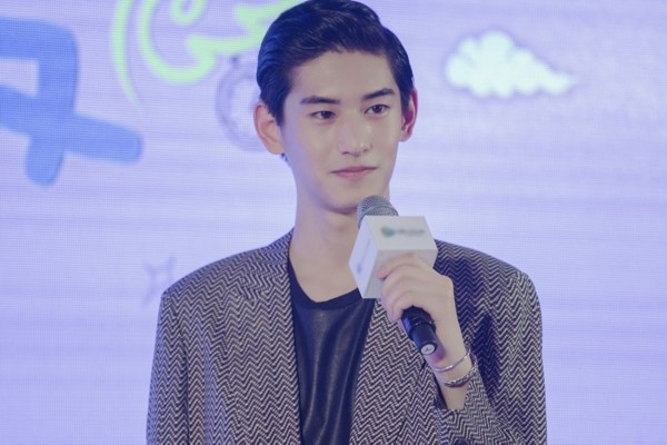 鼻子小鼻翼有肉的男生面相,鼻梁塌鼻头有肉的面相